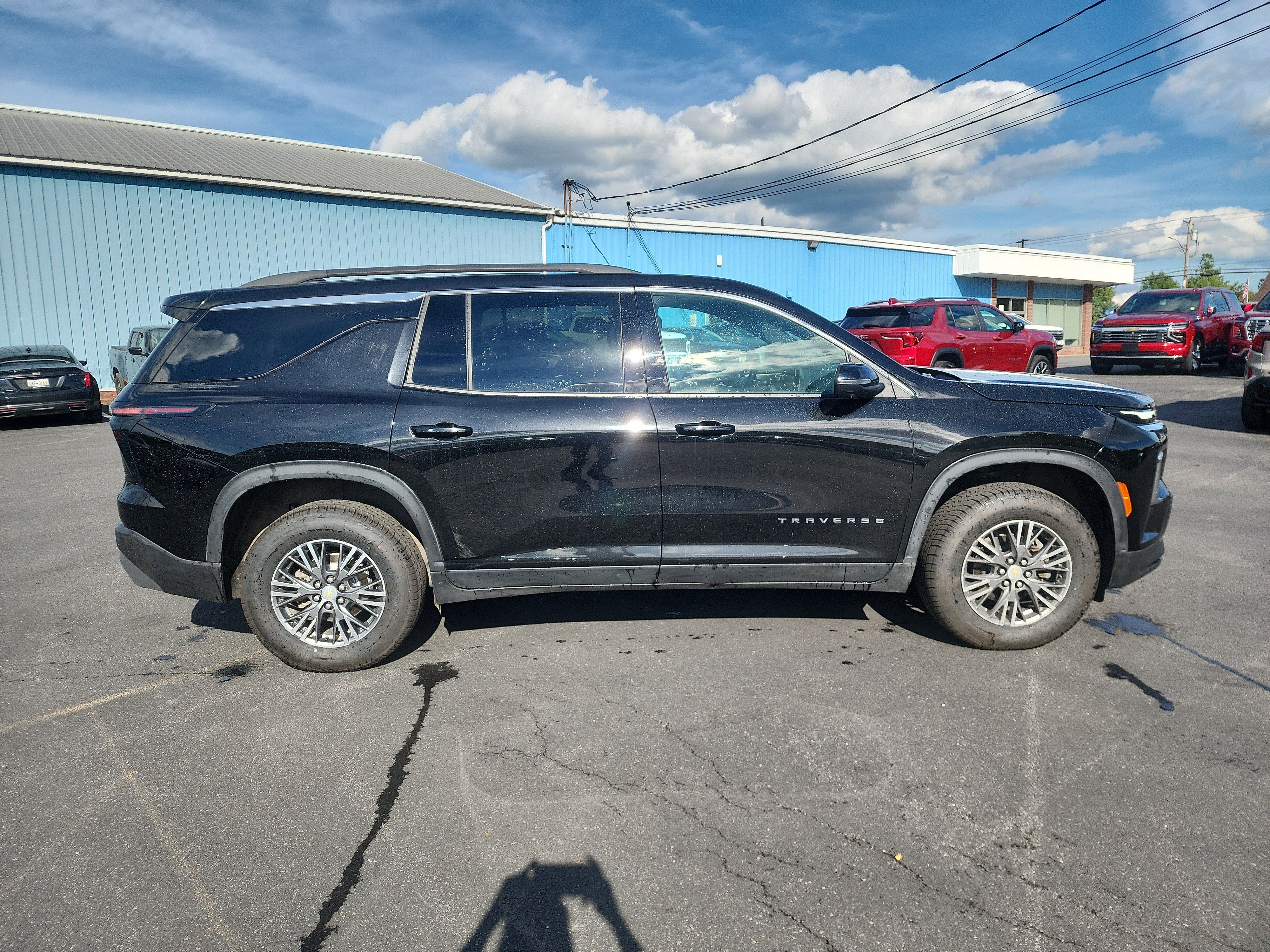 Certified 2024 Chevrolet Traverse LT w/ Trailering Package AWD/4WD image 9