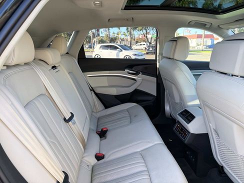 Used 2024 Audi Q8 e-tron Premium Plus image 24