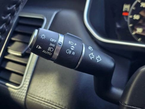 Used 2017 Land Rover Range Rover Sport HSE Dynamic image 28