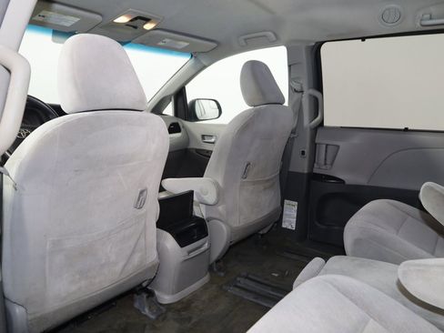 Used 2016 Toyota Sienna LE image 44