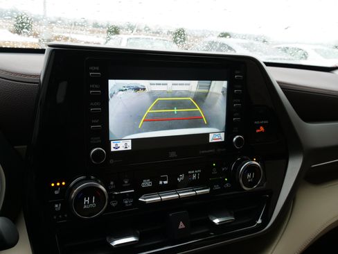 Used 2022 Toyota Highlander Limited image 29