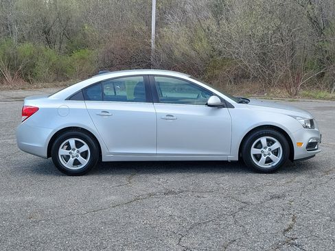 Used 2015 Chevrolet Cruze LT FWD image 4