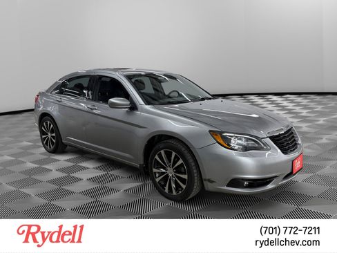 Used 2013 Chrysler 200 Touring w/ S Exterior Appearance Pkg FWD image 7
