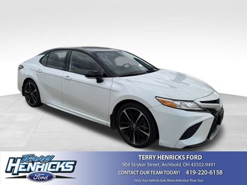 Used 2020 Toyota Camry XSE FWD image 1