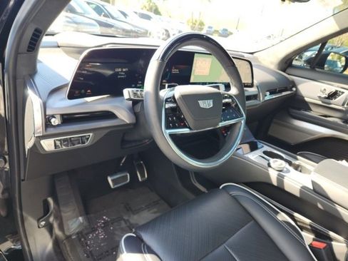 Used 2026 Cadillac Vistiq Platinum image 26