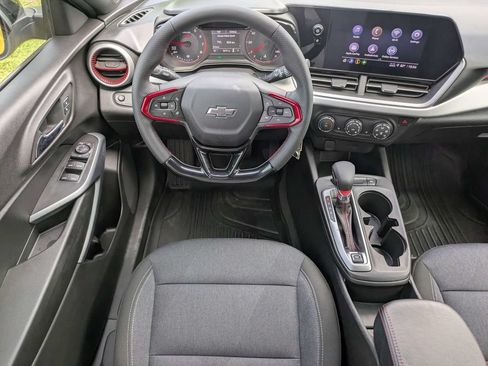 Used 2024 Chevrolet Trax RS FWD image 16