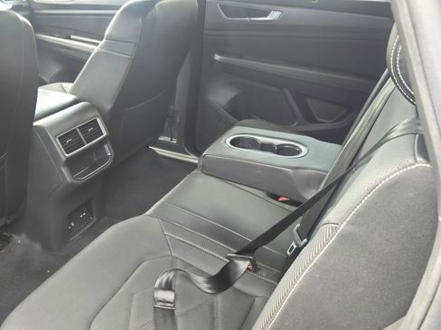 Used 2024 Volkswagen Atlas Cross Sport SE image 6