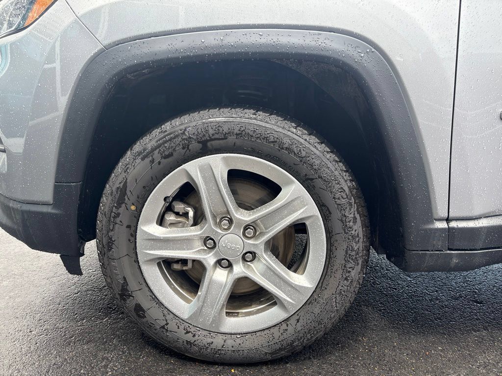 Used 2024 Jeep Compass Latitude AWD/4WD image 8