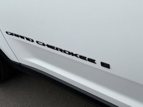 New 2025 Jeep Grand Cherokee Limited w/ Black Appearance Package RWD image 19