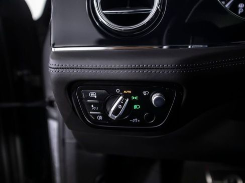 Used 2022 Bentley Bentayga image 42