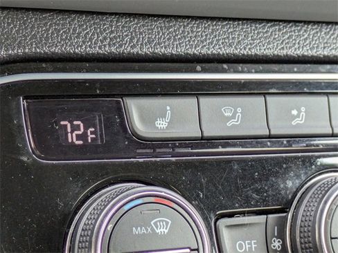 Used 2022 Volkswagen Atlas Cross Sport SE image 24