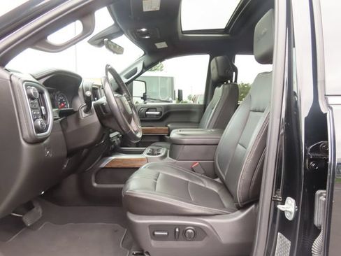 Used 2020 Chevrolet Silverado 2500 High Country w/ Technology Package AWD/4WD image 15
