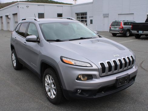 Used 2014 Jeep Cherokee Latitude w/ Comfort/Convenience Group AWD/4WD image 4
