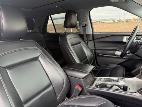 Used 2021 Ford Explorer XLT w/ Equipment Group 202A image 12