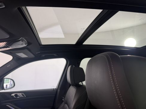 Used 2025 BMW X5 xDrive50e AWD/4WD image 18