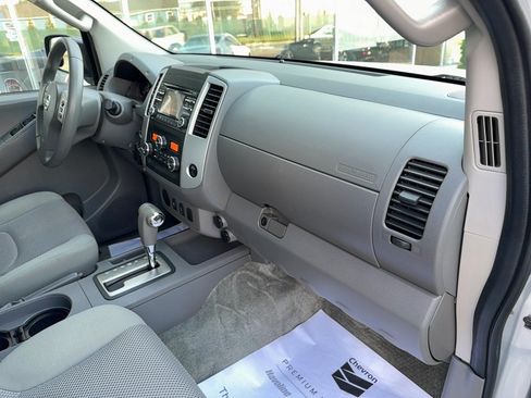 Used 2013 Nissan Frontier SV w/ SV Value Truck Pkg RWD image 20