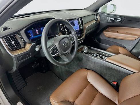 Used 2022 Volvo XC60 B5 Momentum w/ Advanced Package image 10