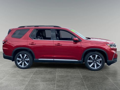 Used 2025 Honda Pilot Touring image 6