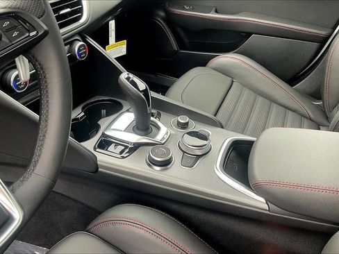 New 2025 Alfa Romeo Giulia AWD w/ Driving Assist Package image 7