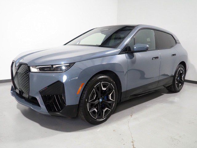 Used 2024 BMW iX xDrive50 w/ Sport Package AWD/4WD image 10