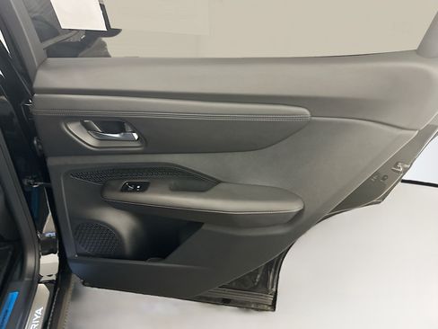 Used 2024 Nissan Ariya AWD image 31