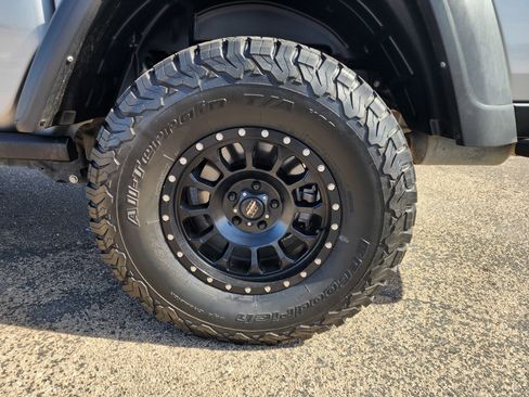 Used 2021 Jeep Gladiator Rubicon AWD/4WD image 9