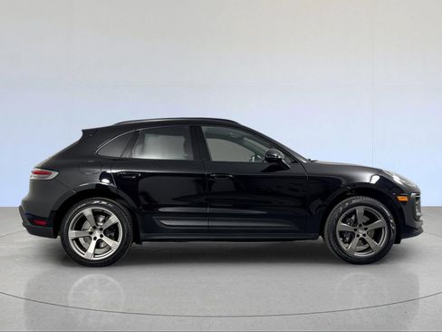 Certified 2025 Porsche Macan image 9