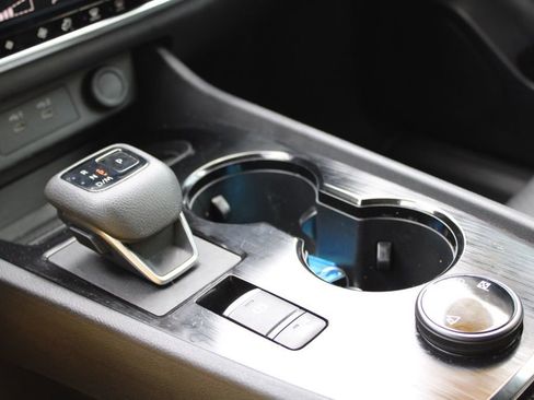 Used 2024 Nissan Rogue SV w/ SV Premium Package image 43