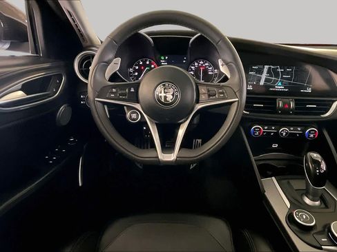 Used 2017 Alfa Romeo Giulia Ti w/ TI 19" Sport Package AWD/4WD image 5