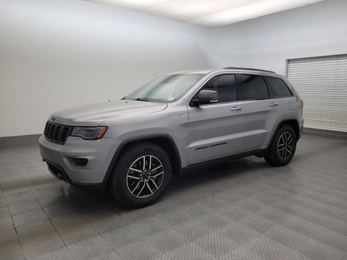 Used 2019 Jeep Grand Cherokee Trailhawk w/ Trailhawk Luxury Group AWD/4WD image 2