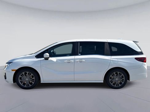 New 2026 Honda Odyssey Touring image 7