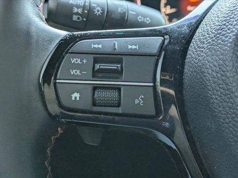 Used 2025 Honda Pilot TrailSport image 4