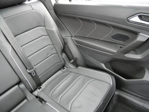 Certified 2022 Volkswagen Tiguan SEL R-Line image 14