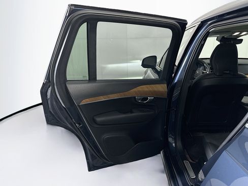 Used 2025 Volvo XC90 B6 Plus image 28