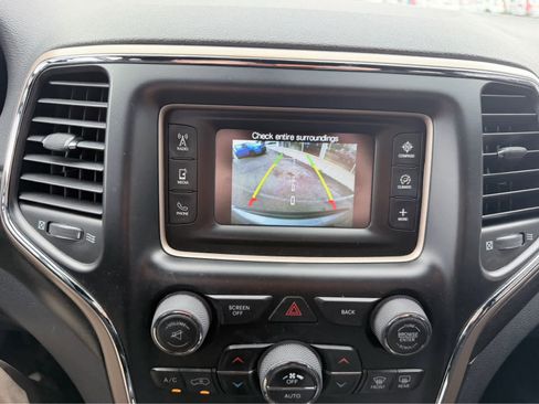 Used 2017 Jeep Grand Cherokee Laredo image 27