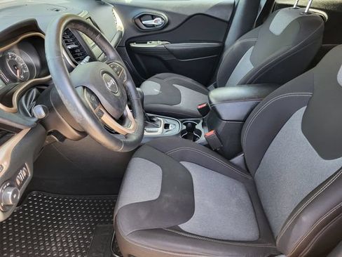 Used 2014 Jeep Cherokee Latitude w/ Cold Weather Group FWD image 12