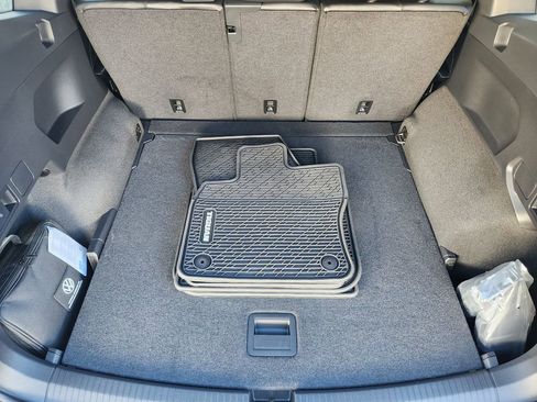 Certified 2024 Volkswagen Tiguan SE R-Line image 14
