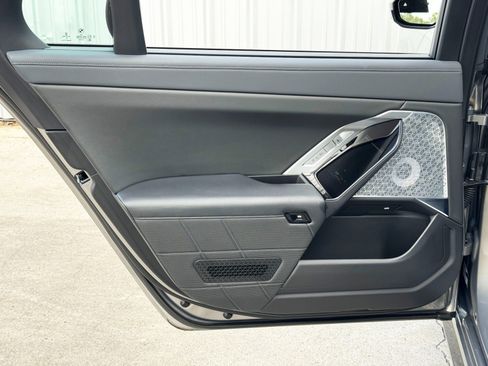 Used 2023 BMW i7 xDrive60 image 50