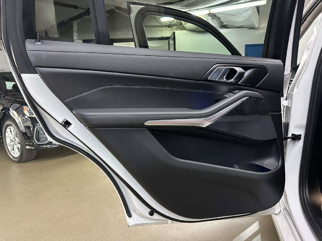 Used 2022 BMW X7 xDrive40i w/ Premium Package AWD/4WD image 19