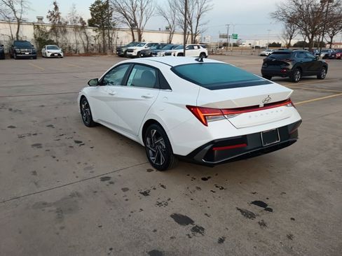Used 2025 Hyundai Elantra SEL image 7