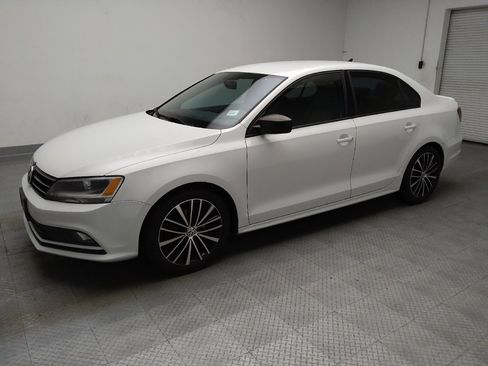 Used 2016 Volkswagen Jetta Sport FWD image 2