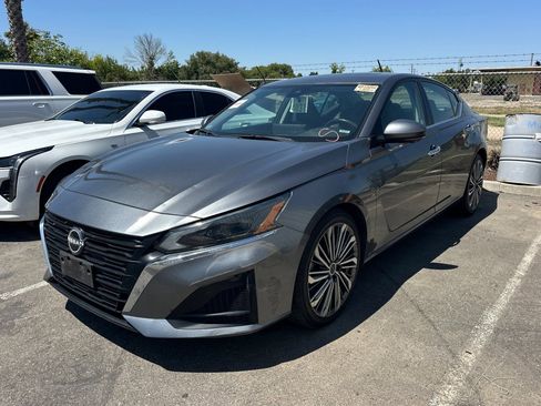Used 2023 Nissan Altima 2.5 SL FWD image 2
