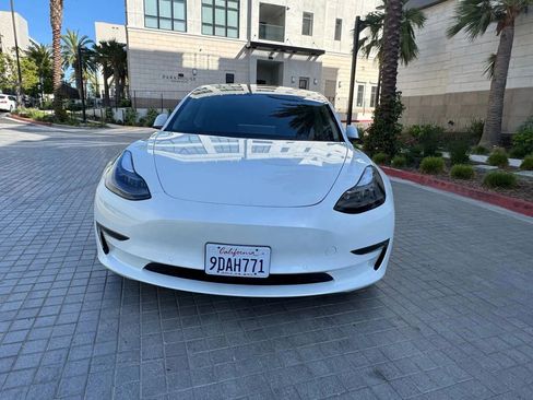Used 2020 Tesla Model 3 Standard Range image 2