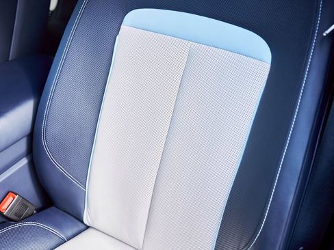 Used 2022 Rolls-Royce Cullinan w/ Cullinan Package image 55