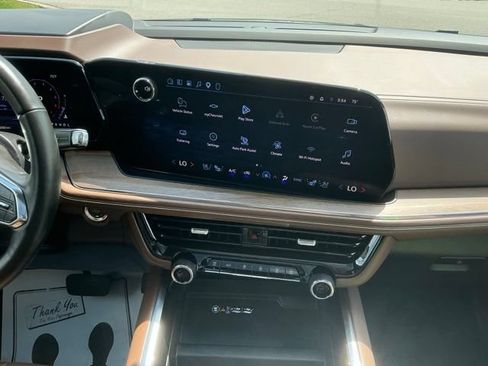 Used 2025 Chevrolet Suburban High Country AWD/4WD image 27