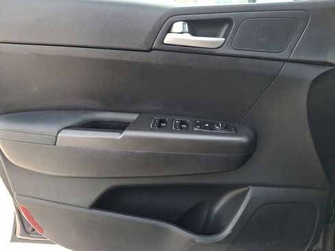 Used 2020 Kia Sportage LX image 12