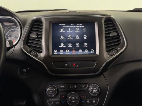 Used 2019 Jeep Cherokee Trailhawk w/ Cold Weather Group AWD/4WD image 21