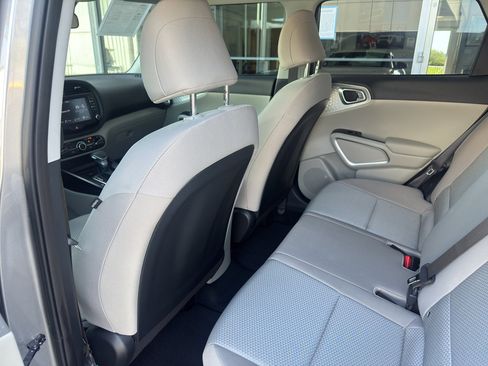 Used 2023 Kia Soul LX FWD image 6