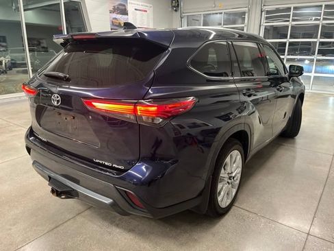 Used 2023 Toyota Highlander Limited AWD/4WD image 2