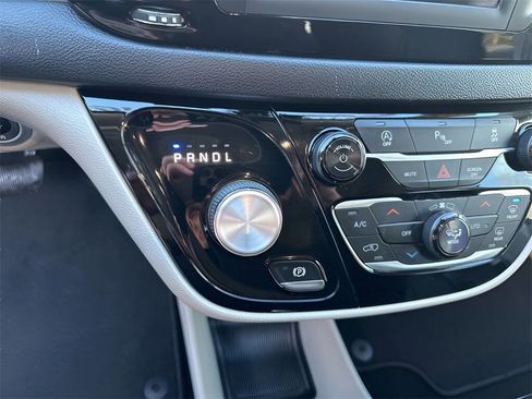 Used 2020 Chrysler Pacifica Touring-L image 18